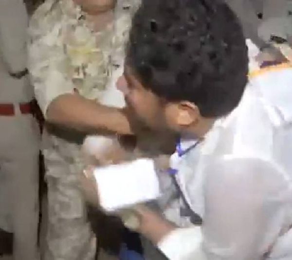 গণনাকেন্দ্রে বচসা ও হাতাহাতিতে জড়ালেন তৃণাঙ্কুর