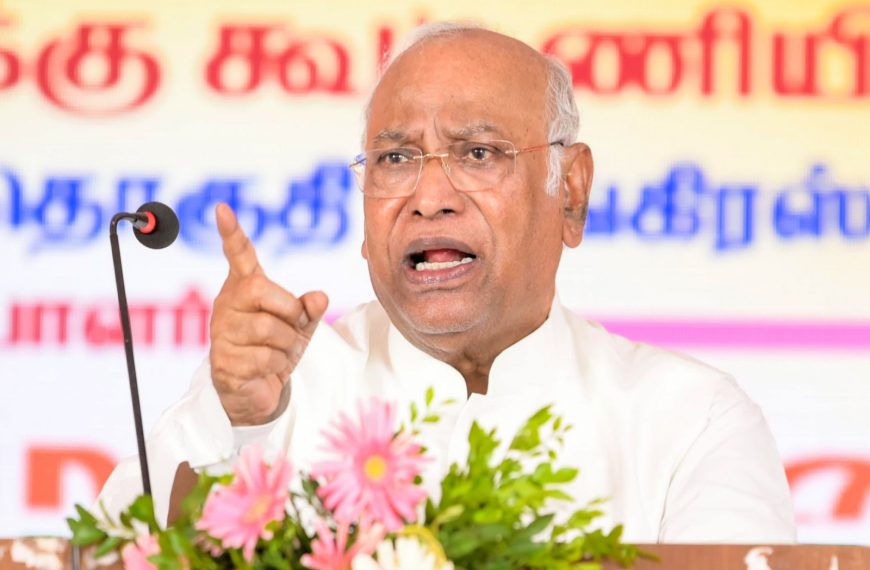 অভিষেকের উপর হামলার ঘটনার তীব্র নিন্দা করলেন খাড়গে