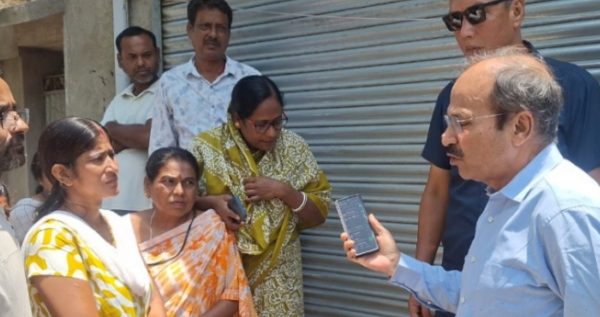 অধীরকে মালা পরানোর জন্য বড় শাস্তি ধোপঘাটি এলাকার&hellip;