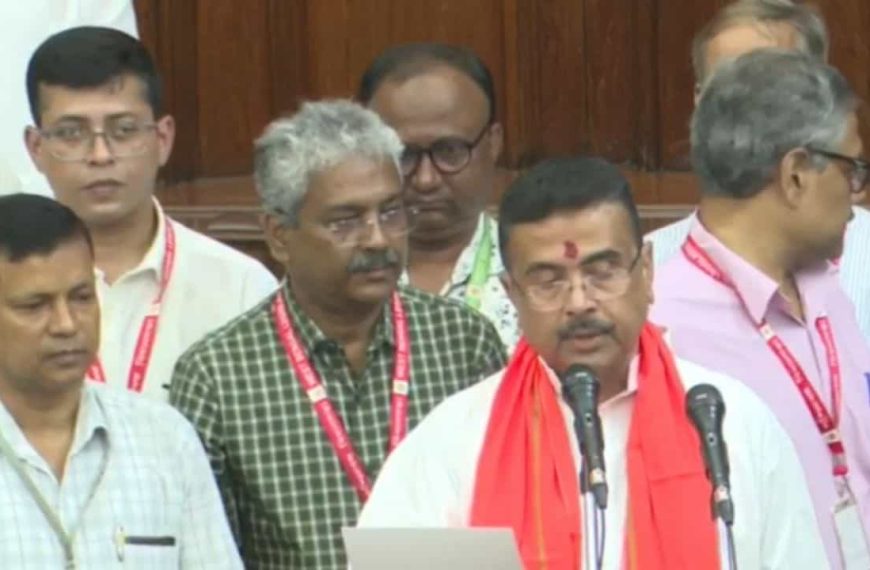 মমতা বন্দ্যোপাধ্যায়ের গড়ের বিধায়ক হিসেবে শপথ নিলেন শুভেন্দু অধিকারী