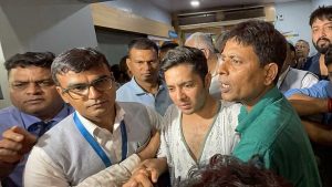 অভিষেককে বেলভিউ হাসপাতালে নিয়ে গেলেন মমতা