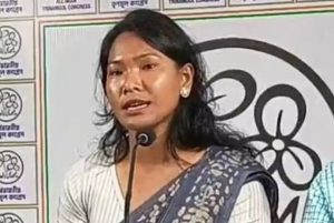 রাতের অন্ধকারে স্বপ্না বর্মণের বাড়িতে আগুন