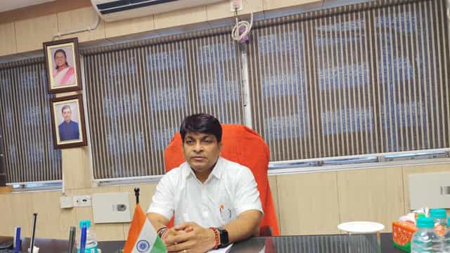 “মমতা বন্দ্যোপাধ্যায়ের বই থাকবে না লাইব্রেরিতে”: গৌরীশঙ্কর ঘোষ