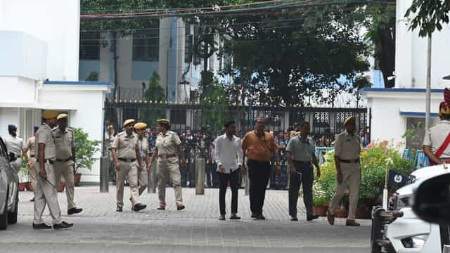 ভবানী ভবনে হাজিরা অভিষেকের