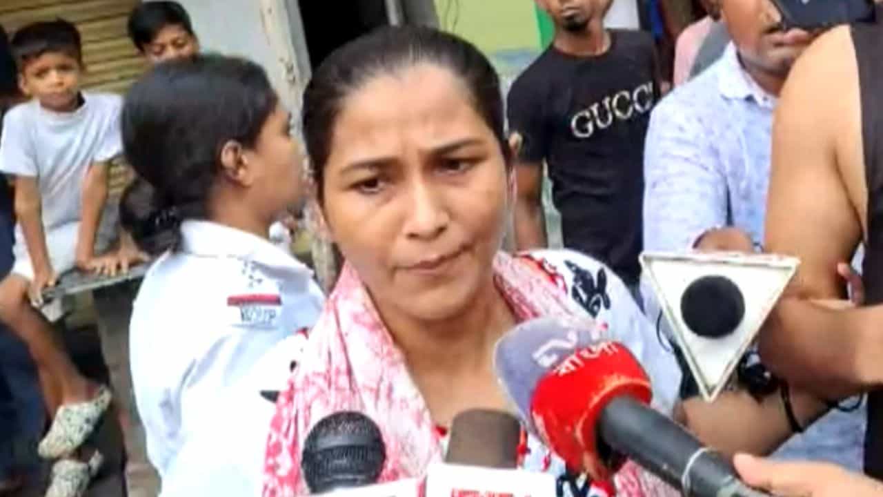 গ্রেফতার অপরূপা পোদ্দারের স্বামী, প্রতিবাদে সরব স্থানীয়রা