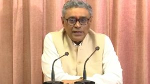“দিশা দেখানো হবে” বাজেট প্রসঙ্গে বললেন স্বপন দাশগুপ্ত