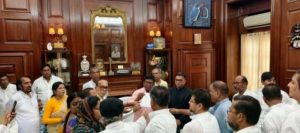 ভেঙে দু’টুকরো তৃণমূল, তৈরি হলো নব তৃণমূল ব্লক