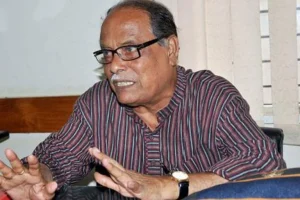 দুর্ঘটনার মুখে পড়লেন বর্ষীয়ান বাম নেতা অশোক ভট্টাচার্য