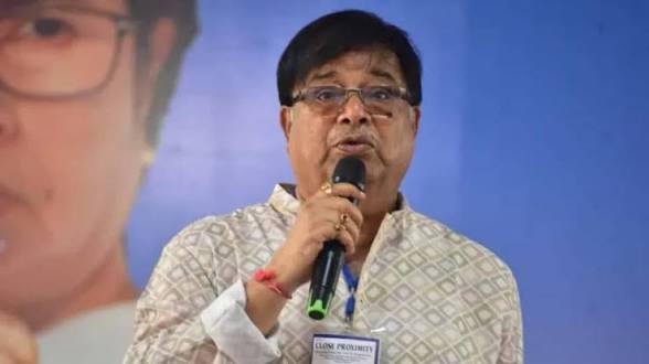 ফুলবাগান এলাকা থেকে গ্রেফতার প্রাক্তন মন্ত্রী উদয়ন গুহ