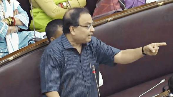 কুনালকে লক্ষ্য করে চোর স্লোগান বিধানসভায়, জবাবে যা বললেন তিনি……