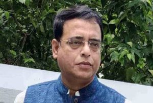 “মানিয়ে নিতে পারছি না” সক্রিয় রাজনীতি থেকে সরে&hellip;