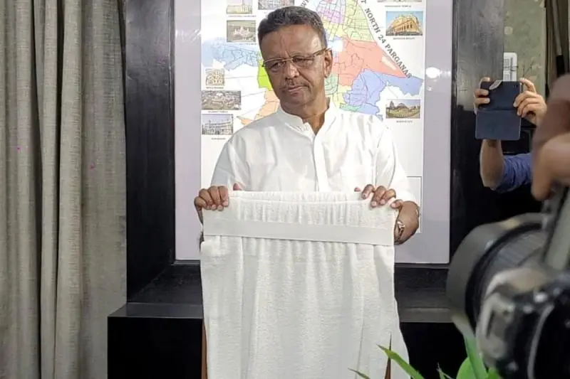 “অবমাননা করতে পারি না সেই চেয়ারটাকে” ইস্তফার পর আবেগঘন বার্তা ববির