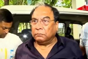 এবার ডিম হামলার শিকার হলেন জয়প্রকাশ মজুমদার