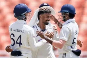 তাসের ঘরের মতো আফগান ব্যাটিং অর্ডার, ১৫২তে শেষ&hellip;
