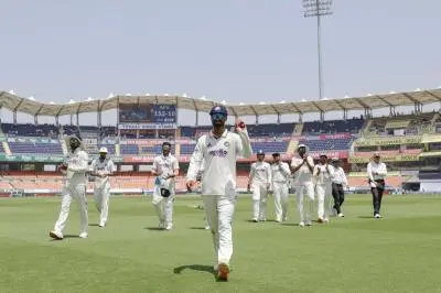 একদিনে ১৫ উইকেট, তিনদিনে ম্যাচ শেষ, বড় জয় ভারতের