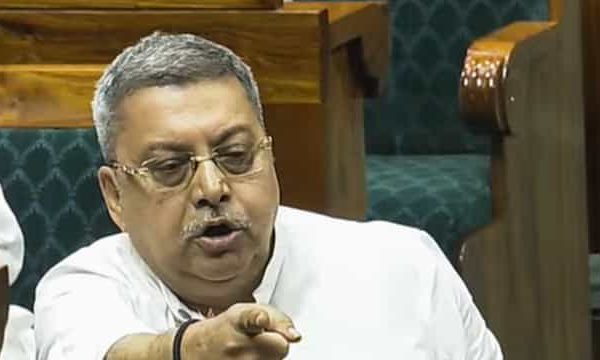 পুরো বাদল অধিবেশনের জন্য সাসপেন্ড কল্যাণ