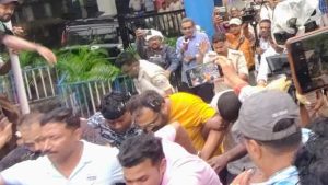 গ্রেফতার নির্মল পুত্র তীর্থঙ্কর, শিকার হলেন ডিম হামলার