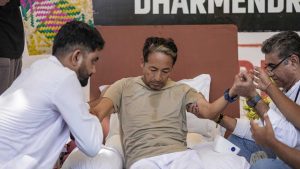 যন্তর মন্তর থেকে সোনমকে নিয়ে গেল পুলিশ