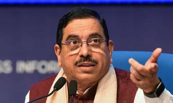 এবার কেন্দ্রীয় শিক্ষামন্ত্রী হলেন প্রহ্লাদ জোশী
