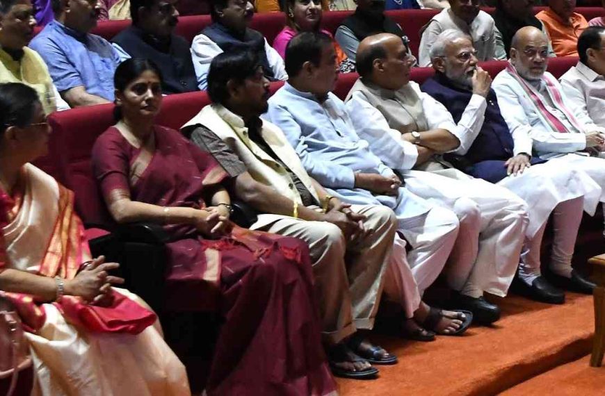 এনডিএর সংসদীয় দলের বৈঠকে মোদি-শাহের পাশে কাকলি