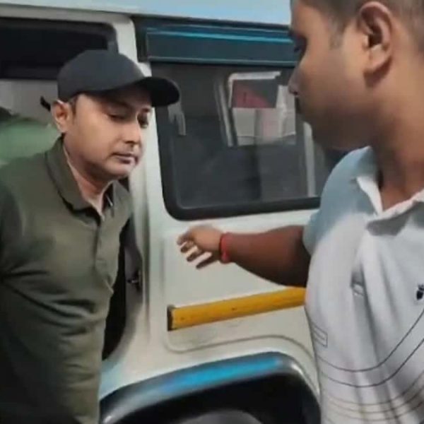 বারাসাত আদালত চত্বরে দেবরাজ চক্রবর্তীর উপর ডিম হামলা