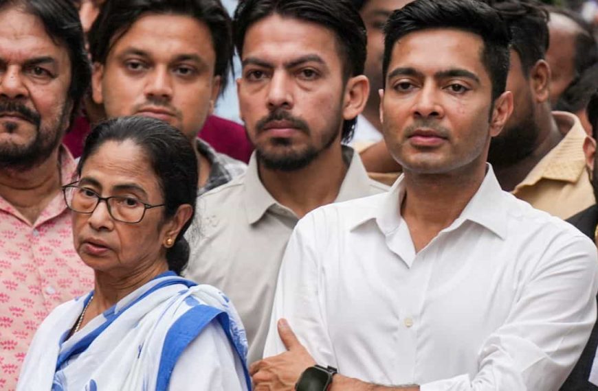 অস্বস্তি বাড়লো কালীঘাট তৃণমূলের, মমতা-অভিষেকের বিরুদ্ধে এফআইআর করতে&hellip;