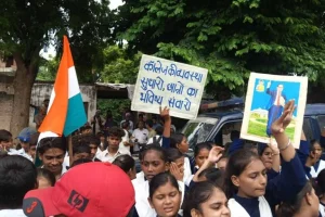 ইউপিতে পথে নামলো ‘জেন আলফা’