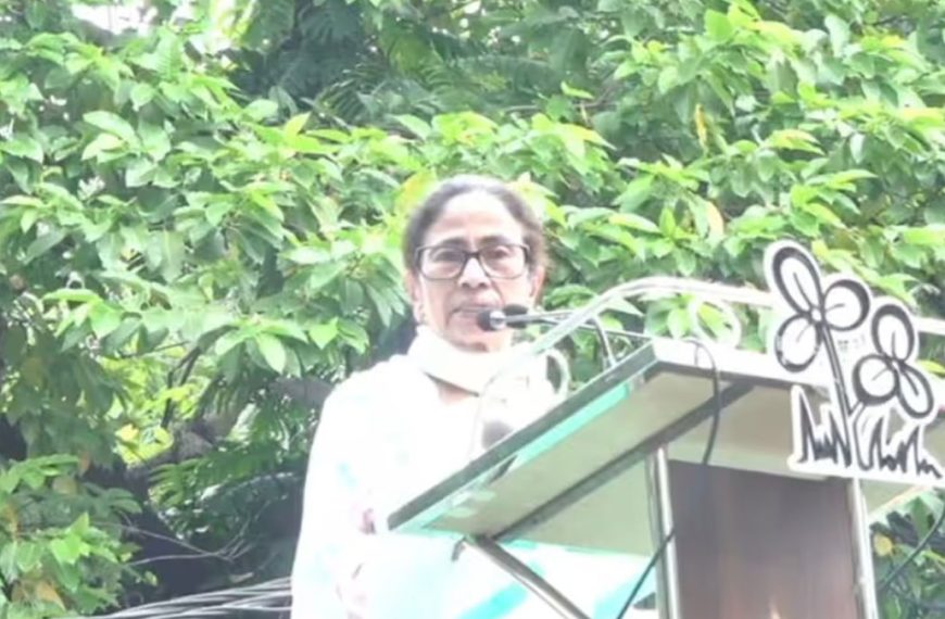 “মুখোশ খুলে দেব” নাম না করে শুভেন্দুকে হুঁশিয়ারি মমতার