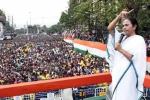 “বেইমানদের আর জায়গা নয়, কর্মীরাই সম্পদ” বার্তা মমতার