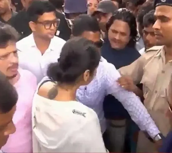 বারুইপুরে নির্যাতিতার পরিবারের সঙ্গে দেখা করলেন ঋতব্রত-কাকলিরা