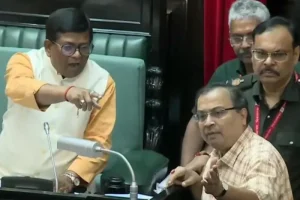 দ্বিতীয় দিনেও অশান্তি, ফের তর্কাতর্কিতে জড়ালেন কুণাল
