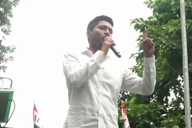 “সুদ-সমেত ফেরত দেব” হুঁশিয়ারি অভিষেকের